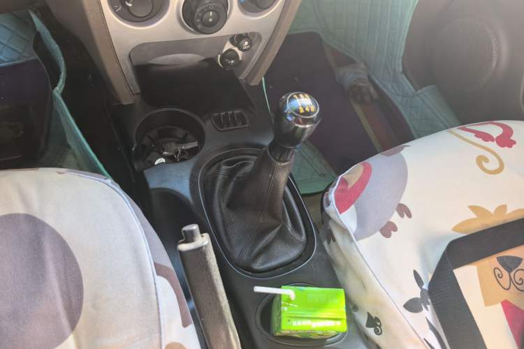 Used Huatai Santa Fe Classic 2012 2.0L Gasoline Manual Luxury Version Gear Lever