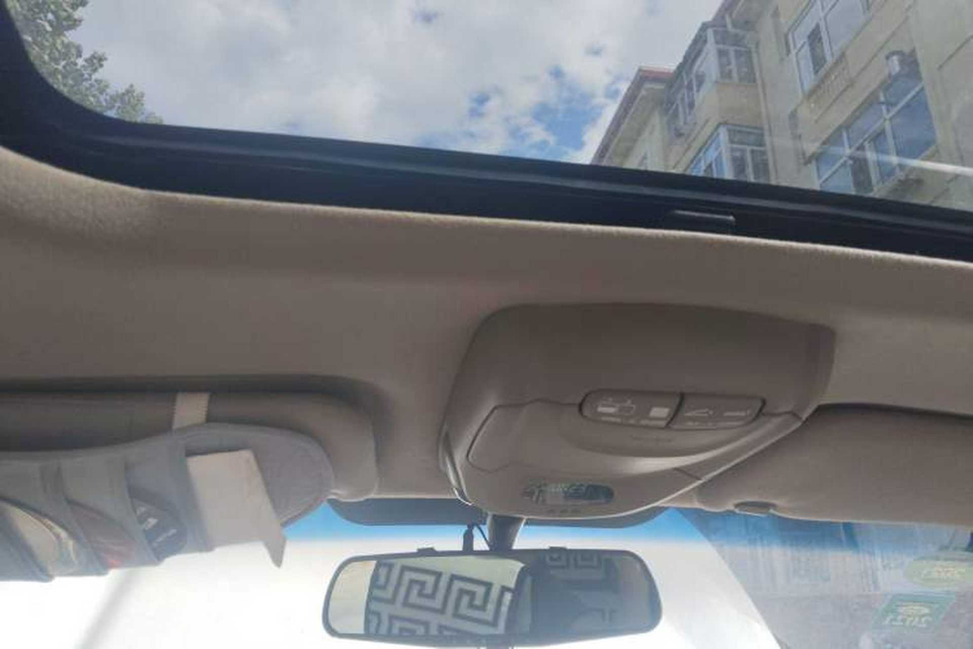 Used Huatai Santa Fe Classic 2012 2.0L Gasoline Manual Two-Wheel Drive with Sunroof Headliner