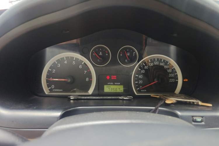 Used Huatai Santa Fe Classic 2012 2.0L Gasoline Manual Two-Wheel Drive with Sunroof Instrument Cluster