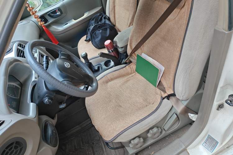 Used Huatai Santa Fe Classic 2012 2.0L Gasoline Manual Two-Wheel Drive with Sunroof Left Front Seat
