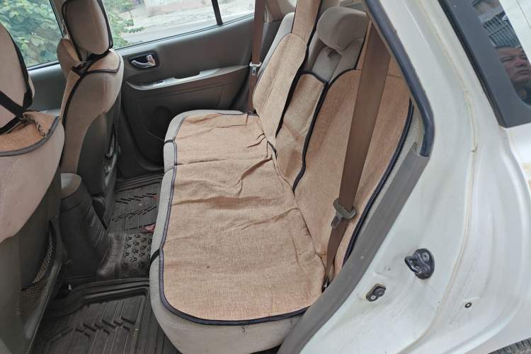 Used Huatai Santa Fe Classic 2012 2.0L Gasoline Manual Two-Wheel Drive with Sunroof Left Rear Seat