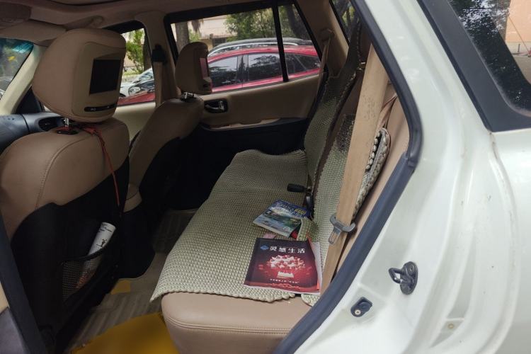 Used Huatai Santa Fe Classic 2012 2.0L Gasoline Manual Two-Wheel Drive with Sunroof Left Rear Seat