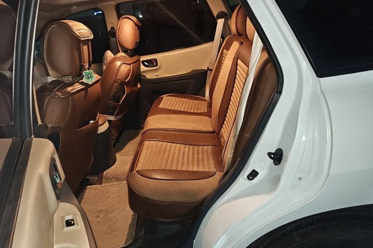 Used Huatai Santa Fe Classic 2012 2.0L Gasoline Manual Two-Wheel Drive with Sunroof Left Rear Seat