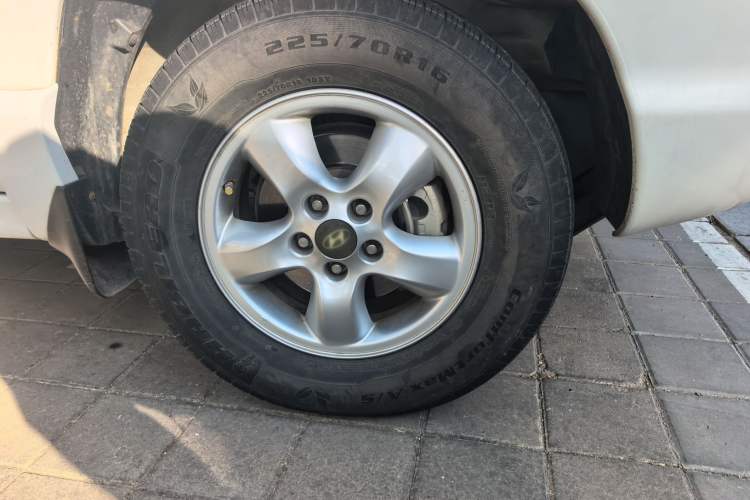 Used Huatai Santa Fe Classic 2012 2.0L Gasoline Manual Luxury Version Right Front Wheel Hub