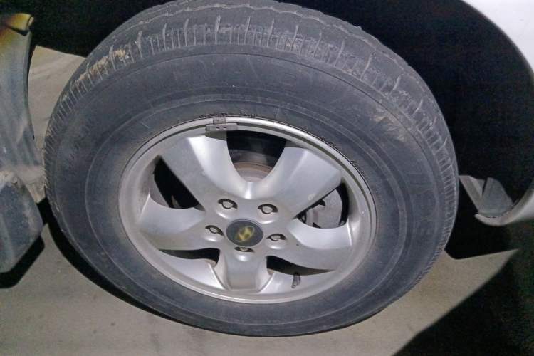 Used Huatai Santa Fe Classic  Right Front Wheel Hub