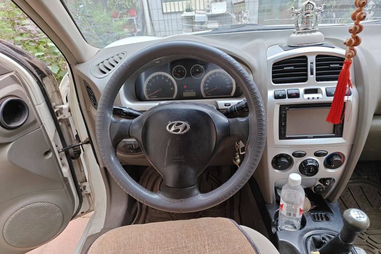 Used Huatai Santa Fe Classic 2012 2.0L Gasoline Manual Two-Wheel Drive with Sunroof Steering Wheel