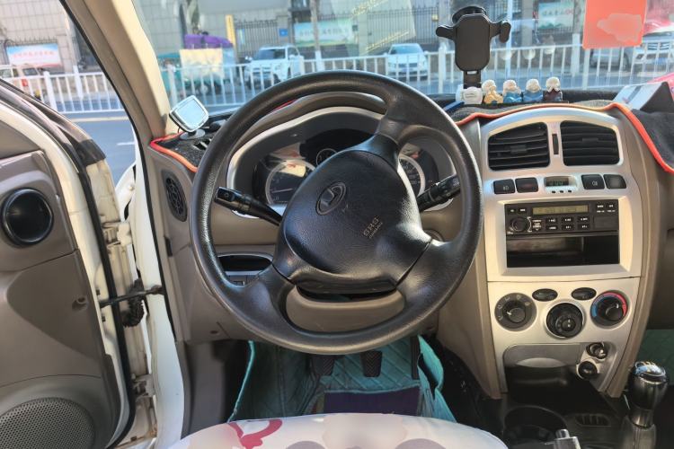 Used Huatai Santa Fe Classic 2012 2.0L Gasoline Manual Luxury Version Steering Wheel