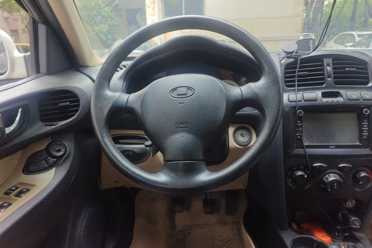 Used Huatai Santa Fe Classic 2012 2.0L Gasoline Manual Two-Wheel Drive with Sunroof Steering Wheel