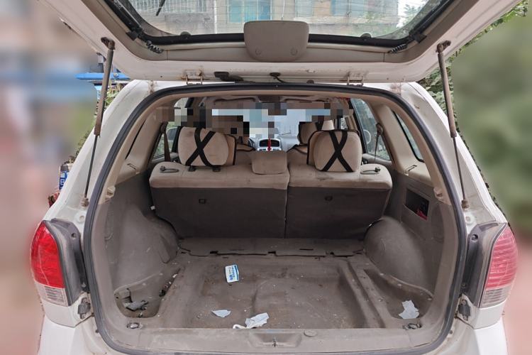 Used Huatai Santa Fe Classic 2012 2.0L Gasoline Manual Two-Wheel Drive with Sunroof Trunk
