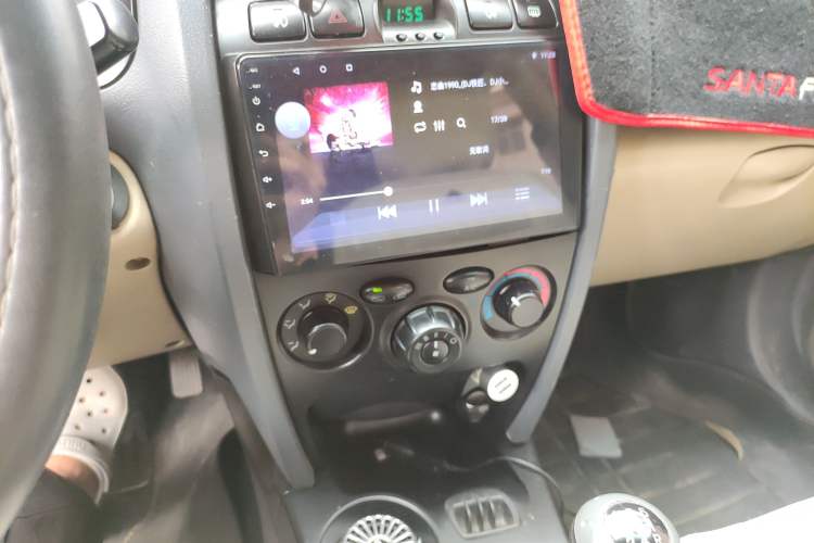 Used Huatai Santa Fe Classic 2013 2.0T Diesel Manual Two-Wheel Drive Sunroof Model Audio And AC Panel