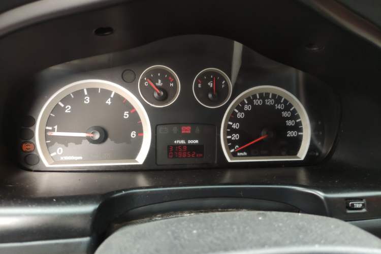 Used Huatai Santa Fe Classic 2013 2.0T Diesel Manual Two-Wheel Drive Sunroof Model Instrument Cluster