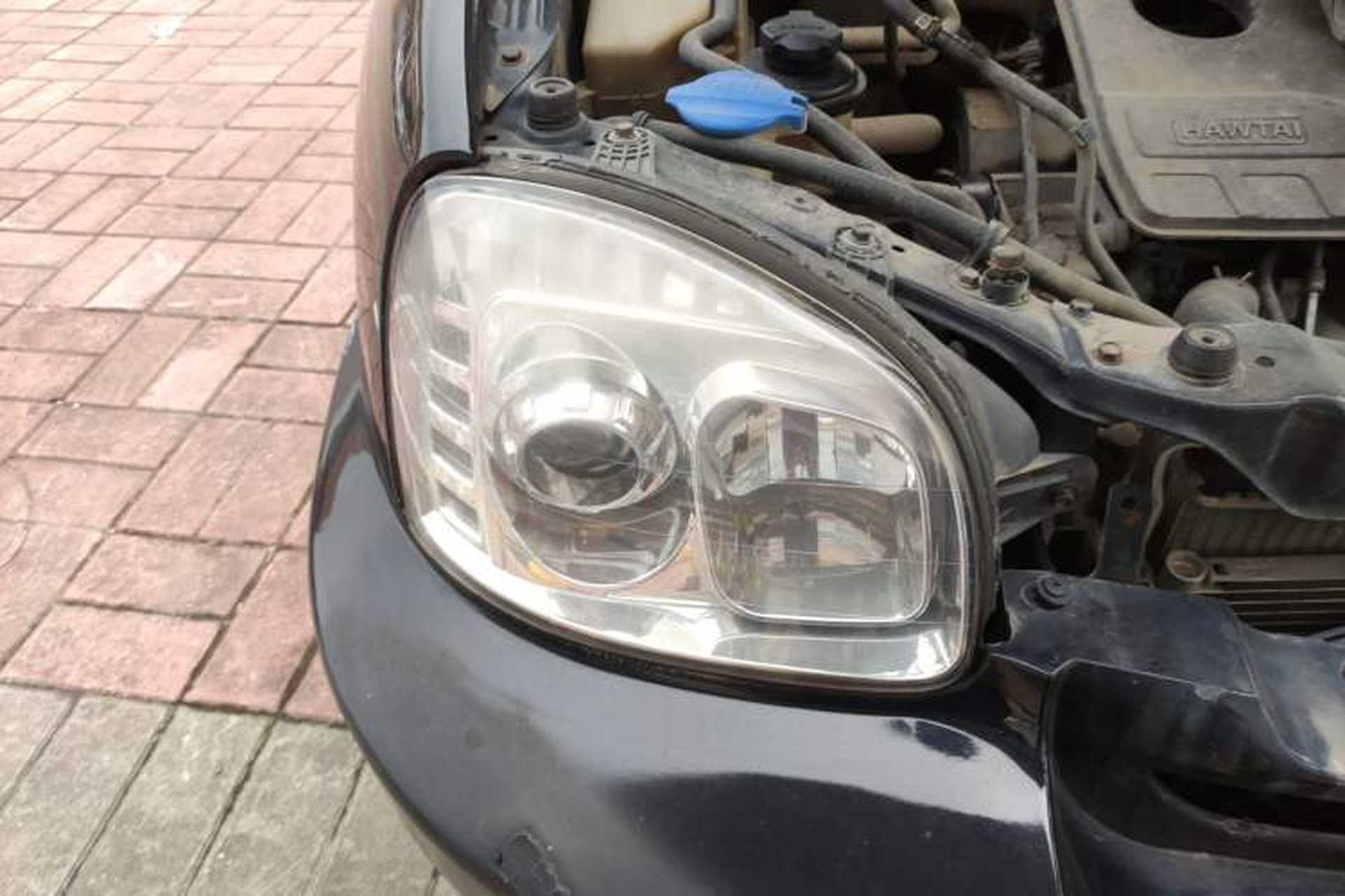 Used Huatai Santa Fe Classic 2013 2.0T Diesel Manual Two-Wheel Drive Sunroof Model Right Front Headlight
