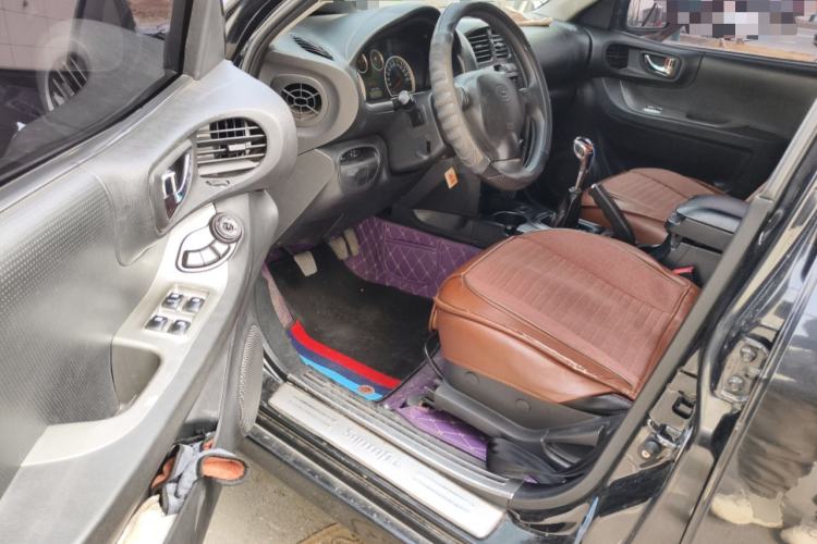 Used Huatai Santa Fe Classic 2015 2.0L Gasoline Manual Transmission Two-Wheel Drive Standard Version Driver Seat