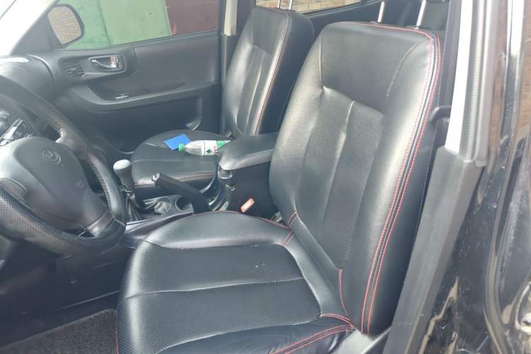 Used Huatai Santa Fe Classic 2015 2.0L Gasoline Manual Transmission Two-Wheel Drive Standard Version Left Front Seat