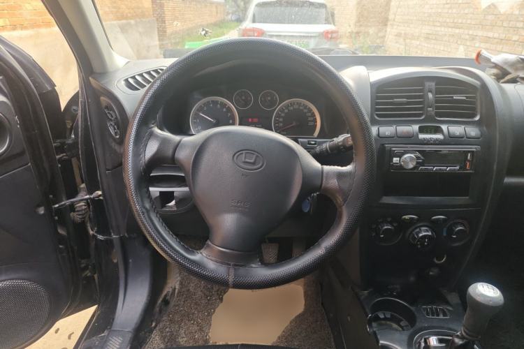Used Huatai Santa Fe Classic 2015 2.0L Gasoline Manual Transmission Two-Wheel Drive Standard Version Steering Wheel