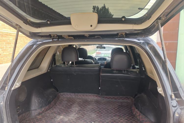 Used Huatai Santa Fe Classic 2015 2.0L Gasoline Manual Transmission Two-Wheel Drive Standard Version Trunk