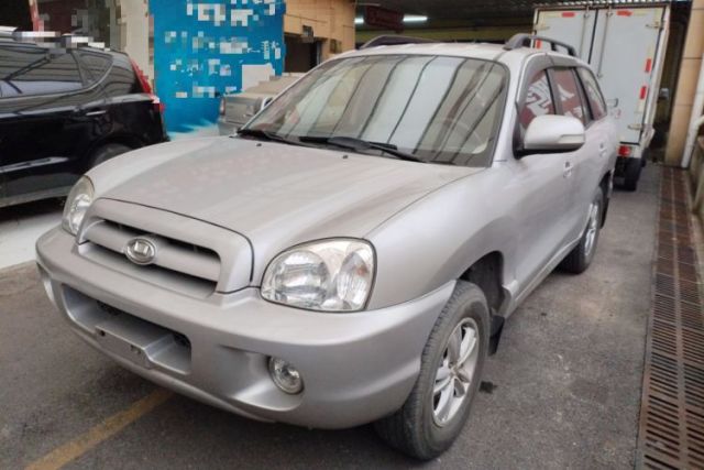 Used Huatai Santa Fe Classic 2015 2.0L Gasoline Manual Transmission Two-Wheel Drive Standard Version