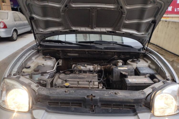 Used Huatai Santa Fe Classic 2015 2.0L Gasoline Manual Transmission Two-Wheel Drive Standard Version Engine Bay