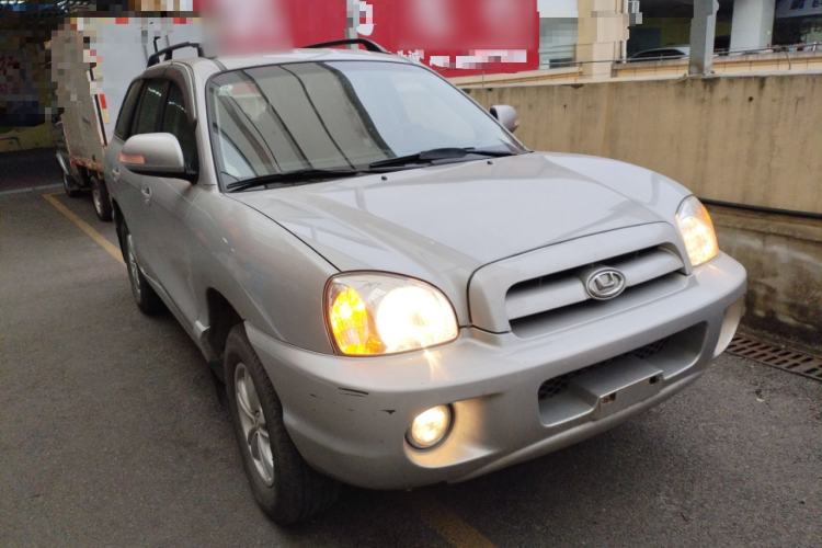 Used Huatai Santa Fe Classic 2015 2.0L Gasoline Manual Transmission Two-Wheel Drive Standard Version Front Right 45 Deg