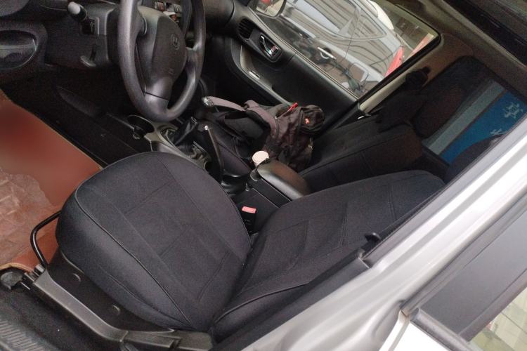 Used Huatai Santa Fe Classic 2015 2.0L Gasoline Manual Transmission Two-Wheel Drive Standard Version Left Front Seat