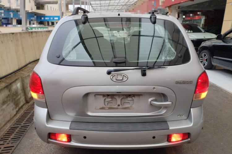 Used Huatai Santa Fe Classic 2015 2.0L Gasoline Manual Transmission Two-Wheel Drive Standard Version Rear