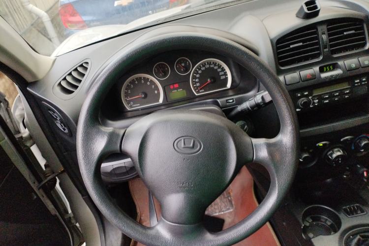 Used Huatai Santa Fe Classic 2015 2.0L Gasoline Manual Transmission Two-Wheel Drive Standard Version Steering Wheel