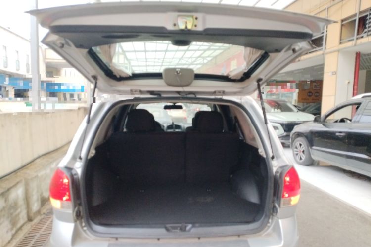 Used Huatai Santa Fe Classic 2015 2.0L Gasoline Manual Transmission Two-Wheel Drive Standard Version Trunk
