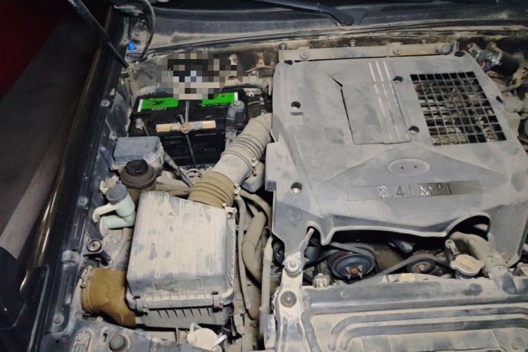 Used Huatai Terracan 2012 2.4L Manual 4x4 Luxury Version Engine Bay Right