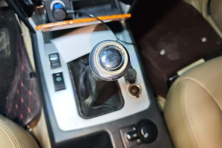 Used Huatai Terracan 2012 2.4L Manual 4x4 Luxury Version Gear Lever