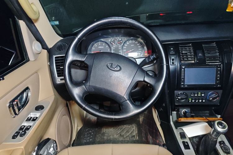 Used Huatai Terracan 2012 2.4L Manual 4x4 Luxury Version Steering Wheel