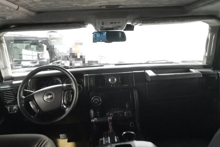 Used Hummer H2 2008 6.2 AT Center Console