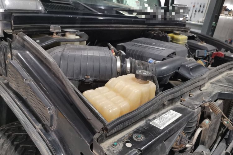 Used Hummer H2 2008 6.2 AT Engine Bay Right
