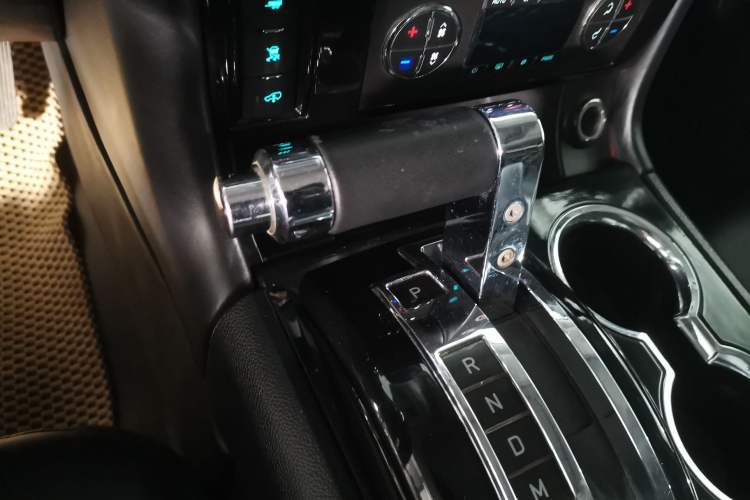 Used Hummer H2 2008 6.2 AT Gear Lever