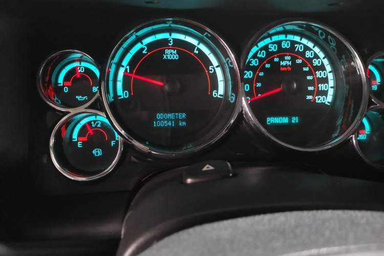 Used Hummer H2 2008 6.2 AT Odometer Close Up