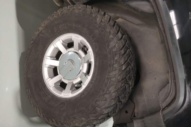 Used Hummer H2 2008 6.2 AT Right Front Wheel Hub