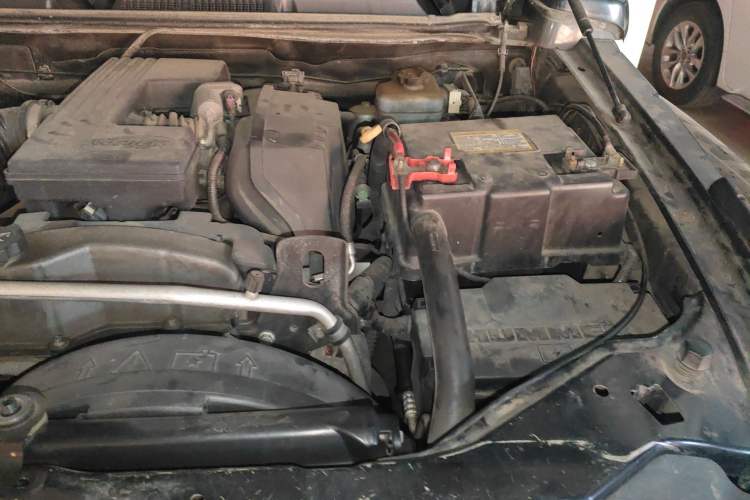 Used Hummer H3 2008 H3x 3.7 Engine Bay Left
