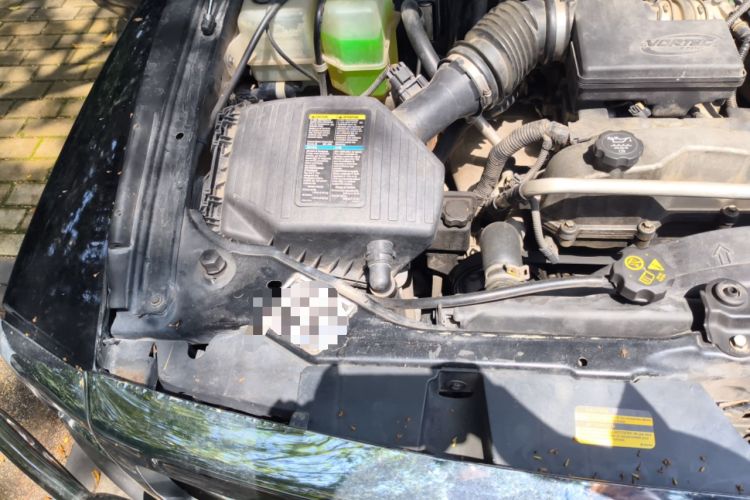 Used Hummer H3 2008 H3x 3.7 Engine Bay Right