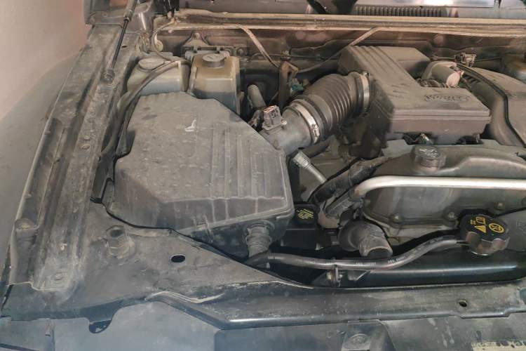 Used Hummer H3 2008 H3x 3.7 Engine Bay Right