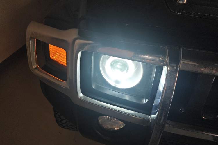 Used Hummer H3 2008 H3x 3.7 Right Front Headlight