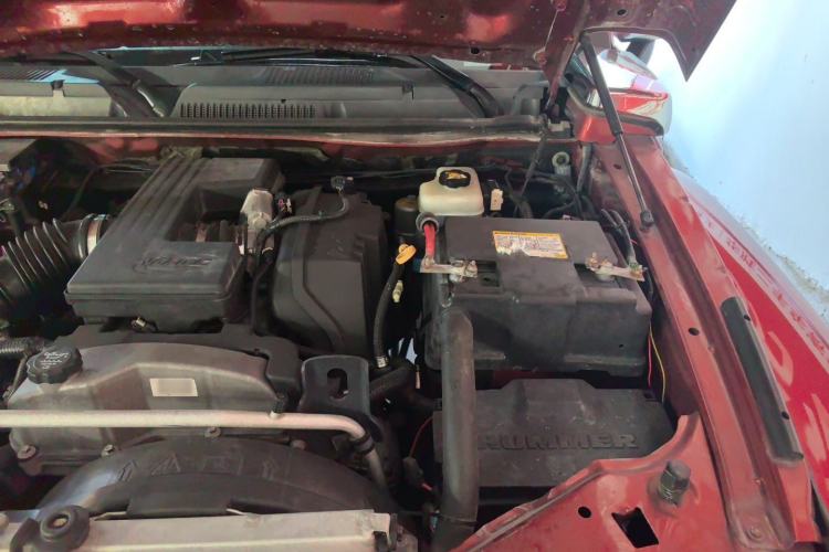 Used Hummer H3 2008 H3x 3.7 Engine Bay Left