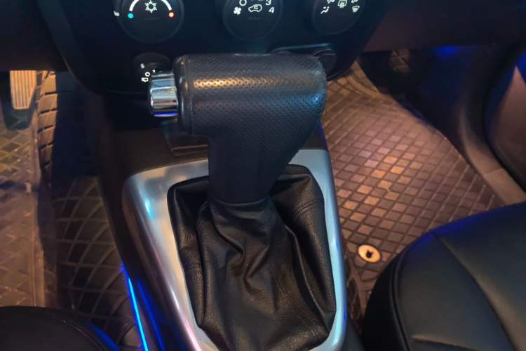 Used Hummer H3 2008 H3x 3.7 Gear Lever