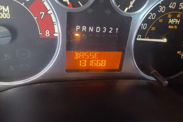 Used Hummer H3 2008 H3x 3.7 Odometer Close Up