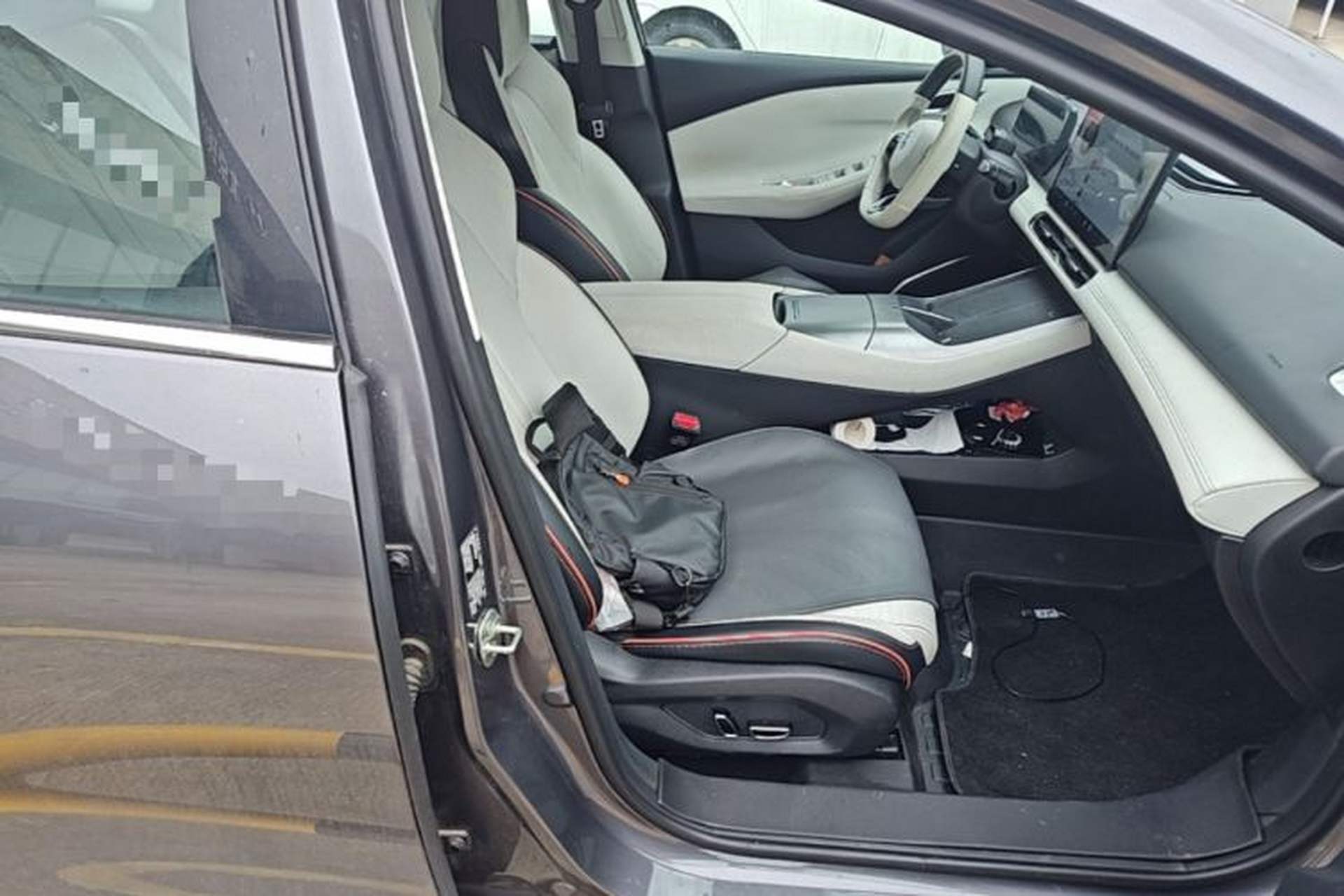 Used Hycan A06 2022 630C Right Front Seat