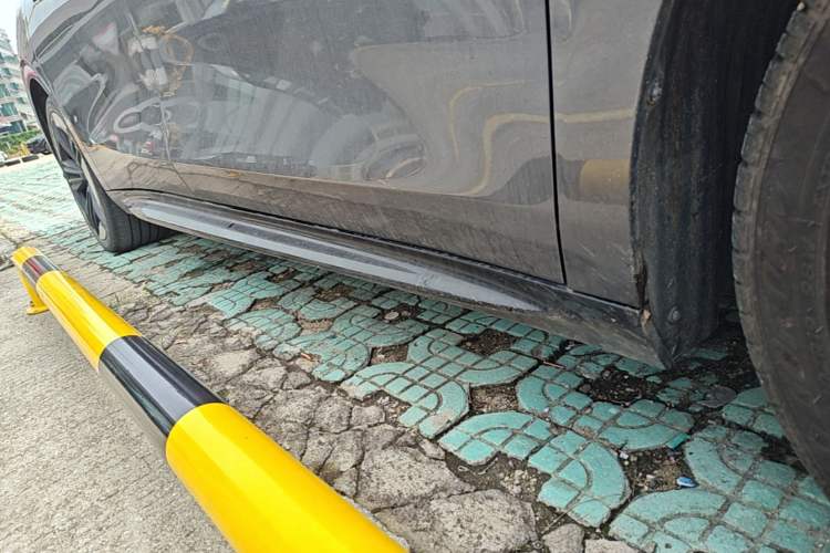 Used Hycan A06 2022 630C Right Side Sill