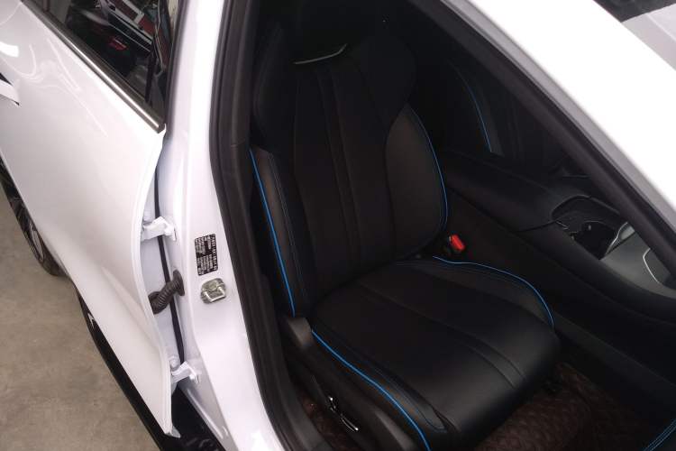 Used Hycan A06 2022 630C Right Front Seat