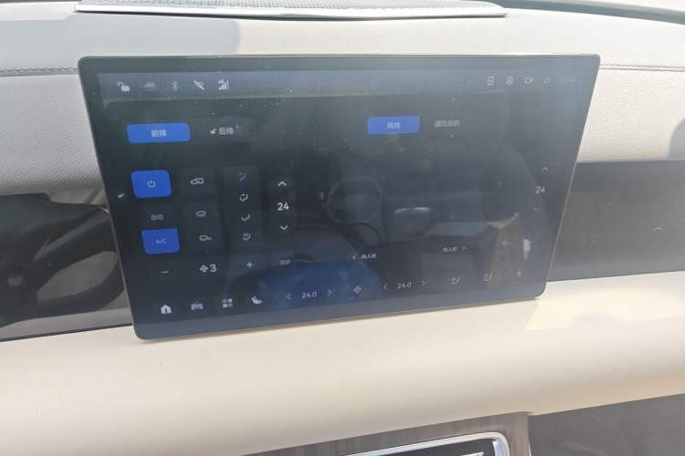 Used Hycan V09 2023 Luxury Edition 620 Audio And AC Panel