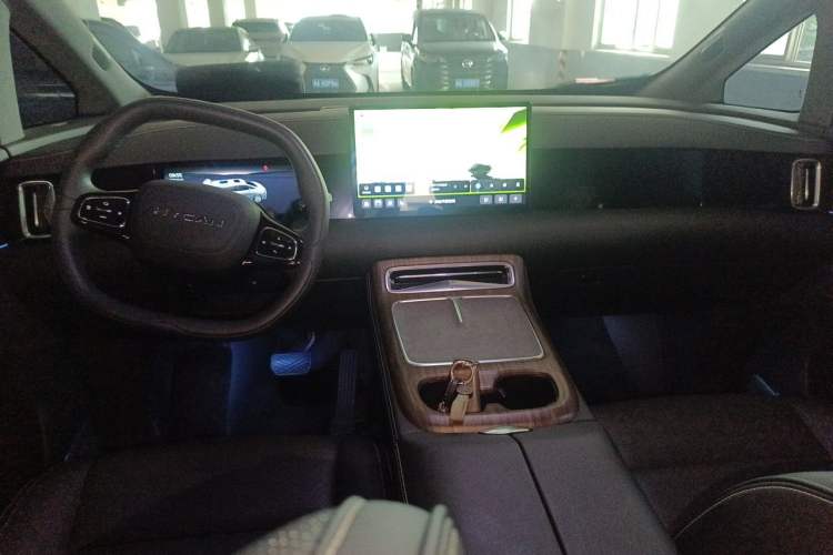 Used Hycan V09 2023 Luxurious Edition Supercharger 620 Center Console