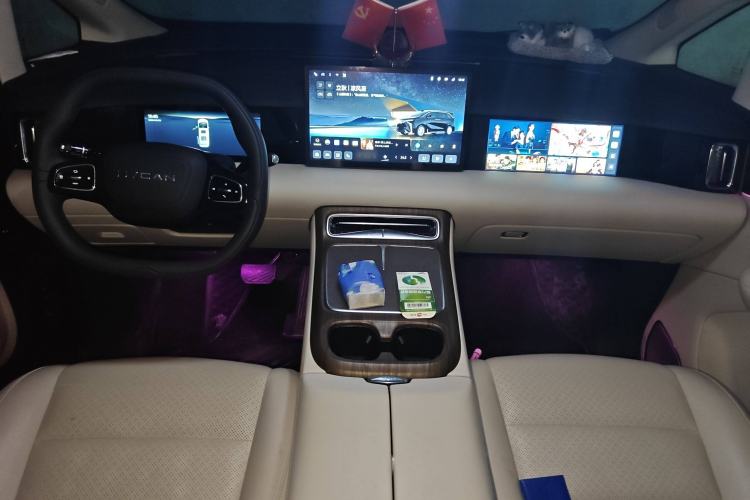 Used Hycan V09 2023 Luxury Edition 762 Center Console