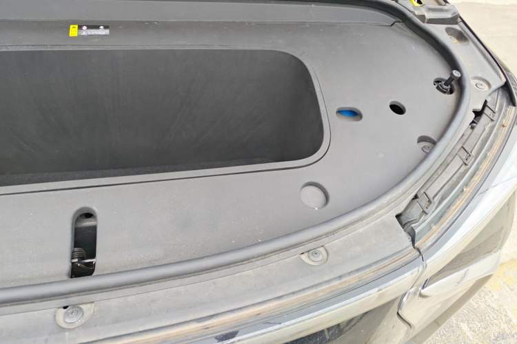 Used Hycan V09 2023 Luxury Edition 620 Engine Bay Left