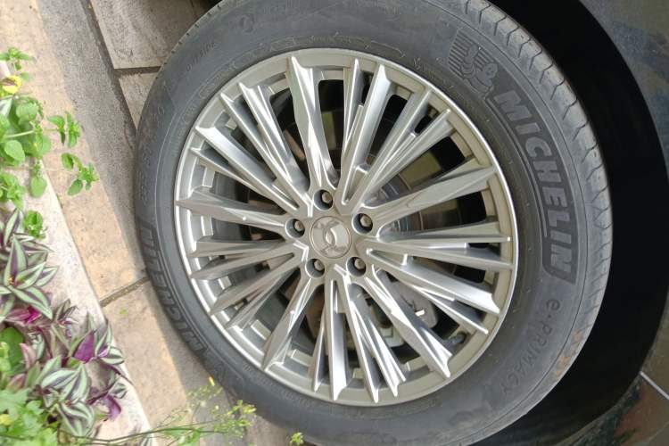 Used Hycan V09 2023 Luxury Edition 762 Right Front Wheel Hub